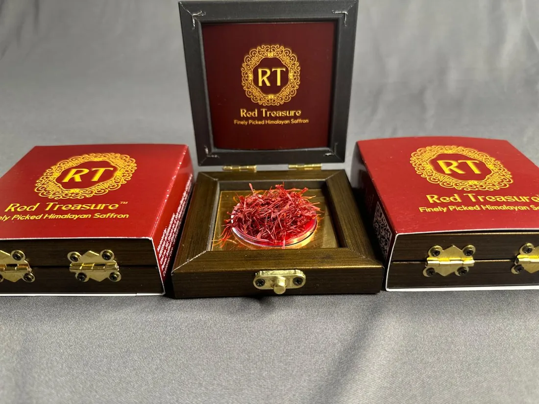 Close view of Lacha saffron with yellow style attached